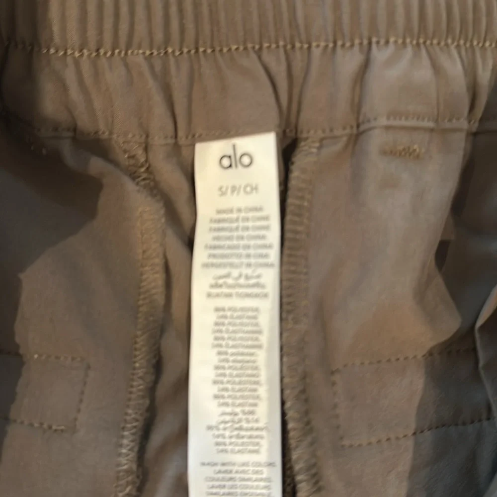 Alo High waist trouser size small olive ( has one small spot on back pocket) - Picture 3 of 5